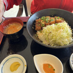 千葉新日本ゴルフ倶楽部 - 嫁のソースとんかつ定食
