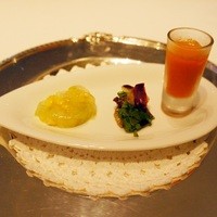 銀座 ハプスブルク・ファイルヒェン - メニューⅠⅡ共通のアミューズ（セロリのテリーヌ、あじマリネ、にんじんジュース）