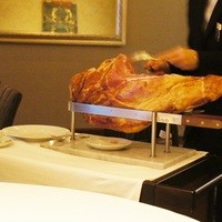 銀座 ハプスブルク・ファイルヒェン - “ウィーナーバインシンケン”　迫力のプレゼンテーション