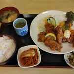 お食事処さつき - 唐揚げ定食全景