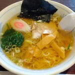 風来坊 - あっさり醤油ラーメン500円（お漬物付き）