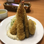 七條 - エビフライは20cmくらいでしょうか、大迫力！