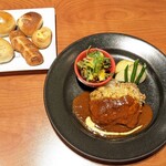 ピア サピド - チキンのハーブパン粉焼き ハニーマスタードソース(パン食べ放題付き) 1,199円