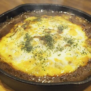 ランチに昼飲みに、石窯焼きピッツァや門司港名物焼きカレーを♪