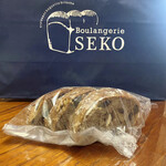 boulangerie SEKO  - 1/2プルーンとクリームチーズ¥320