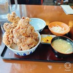 デカ盛り唐揚げ丼専門店キッチンBUSSTOP - 