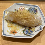 Sushi Ginza Onodera Otouto - イカの上にカラスミ
