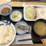 Matsuya - ソーセージエッグ定食
                        ¥450