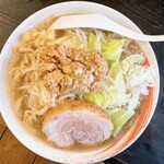 藤ろう - ラーメン中900円しょうが、唐揚げ