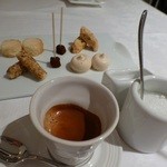 オステリア・エノテカ・ダ・サスィーノ - エスプレッソとビスコッティ