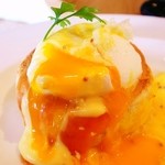 フラットホワイト コーヒー ファクトリー - 半熟の黄身がとろろーんと