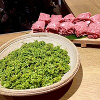 御幸町 田がわ - ⑧花山椒鍋、鳥取田村牛のリブロース
                    〜本日のスペシャリテ。リブロースの脂が美味い出汁に潜らせられて更に旨味が増している。そこに花山椒の芳しい香りにシャキッとした食感が思いっきり"春"を感じさせる。