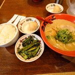 天下一品 - 天下一品ラーメン ニラにんにく 味玉 並ライス