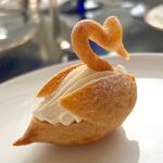 富士屋ホテル ラウンジ - スワンシュークリーム