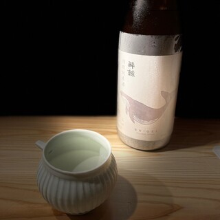 以日本酒和烧酒为首，可以和料理搭配享用的丰富多彩的饮料