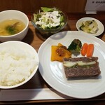 キッチン ブルー グローブ - 牛肉と隠元とじゃが芋のブレッセ