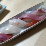 Izakaya Haru - サービスのお寿司