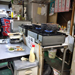 Tachinomi Sakaichi - 年季の入った厨房＆鍋