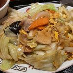 中華龍宴 - 豚肉キャベツ卵炒めの定食800円　酸っぱ目の味付け。