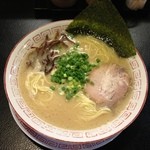 博多長浜らーめん 六角堂 - 長浜ラーメン麺硬さふつう650円