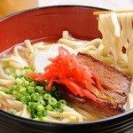 URUURUMA - 沖縄そば カツオダシのあっさりとしたスープが特徴です。
