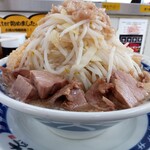 らーめん大 - 横から、塩ラーメン830円、全マシ、LINE友達登録で細切り豚チャーシュー無料(2023.4.13)