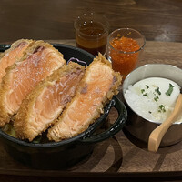 Seafood bar Ermitage 代々木店 - とろサーモンレアカツ丼