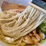 浜堂ラーメン - 美味しいスープをたっぷり持ち上げる麺