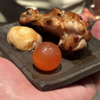 とり茶太郎 - 山形地鶏手羽元燻、比内地鶏金柑、スカルモッツァ