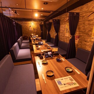 We have sofa seats in semi-private rooms where you can enjoy the space♪