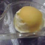 望楼NOGUCHI函館 - 杏仁ジェラート　森町産メロンのソース