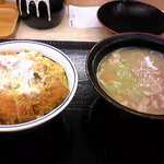 Katsuya - 久々のかつ丼です。右側はいつもの豚汁（大）