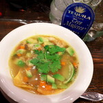 202787025 - ソパ・デ・リマ（￥550）。ライム入りの鶏スープ、アボカドで酸味がマイルドに… これは美味しい