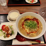 一輩子吉華 - 酸辣湯麺、杏仁豆腐セット1,000円♪