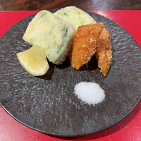 賛否両論 - じゃがいも？？だったかな、をペースト状にしてあげている。カジュアルな美味しさ。