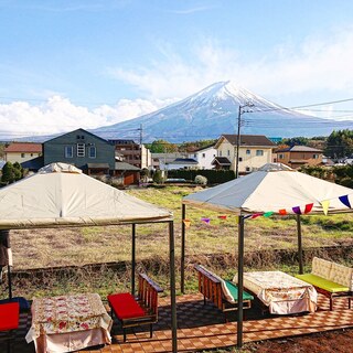 Garden terrace overlooking Mt. Fuji where pets can be brought along