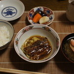 千松しま - 鰻の蒲焼き、牡丹海老の殻入り味噌汁