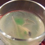 望楼NOGUCHI函館 - 大沼産じゅんさいと浅利レモン寄せ　梅肉を添えて