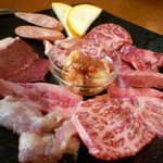 焼肉商事 - 盛り合わせお一人様で