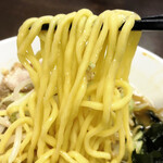 麺恋亭 - とんこつラーメン、麺リフトアップ