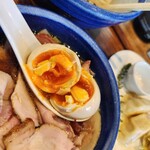 ヨコクラストアハウス - 味玉の断面