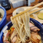 ヨコクラストアハウス - つけ汁から麺リフト