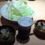 黒焼まさとや - 真ん中のニンニク醤油、これがこの店の名物（らしい）