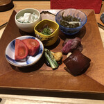 かま田 - 阿波牛、マグロ漬け握りなど