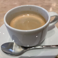 シュタインハウス 銀座店 - ランチにはカフェも付きます。