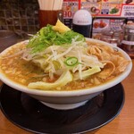 藤一番 - ラーメンを横から見ました