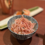 酒肴場 屯 - 白ご飯¥150には桜エビのサービス