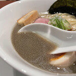 酒肴場 屯 - さらりとしたニボスープはエグ味を抑えつつしっかりビター