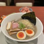 酒肴場 屯 - 濃醇煮干し蕎麦（味玉入り）¥950