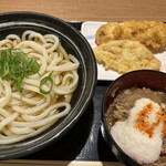 香の川製麺 - ミニ丼セット(かけうどんと牛トロ丼)と鳥天とレンコン天